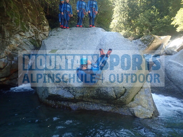 PC020069 | Bestelle die Bilder deines Berg- oder Wasser-Abenteuers mit Mountain Sports bequem von zu Hause aus direkt über unseren Online Fotoshop von pictrs.com. - Realisiert mit Pictrs.com