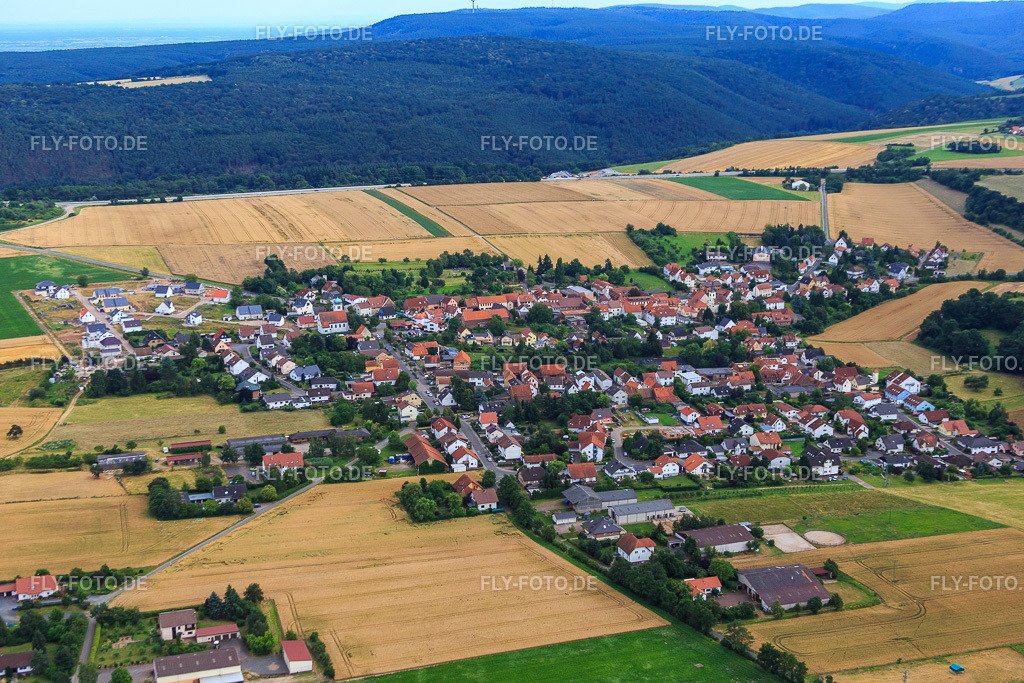 Dorfansicht aus Norden | Luftbild: Dorfansicht aus Norden in Tiefenthal im Bundesland Rheinland-Pfalz in Deutschland. Foto: IMG_092119.jpg vom 16.07.2016 durch Werner Riehm/FLY-FOTO.de - Realisiert mit Pictrs.com