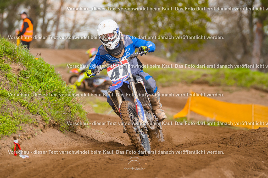 04_13_Bensdorf_MX1-2980 | Sportfotografin aus Berlin-Brandenburg mit Fokus auf Motocross. Ich halte deine sportliche Leistung und echte Emotionen auf und neben der Strecke professionell fest. Entdecke die Fotos von deinem Rennen und bestelle sie direkt hier im Shop.