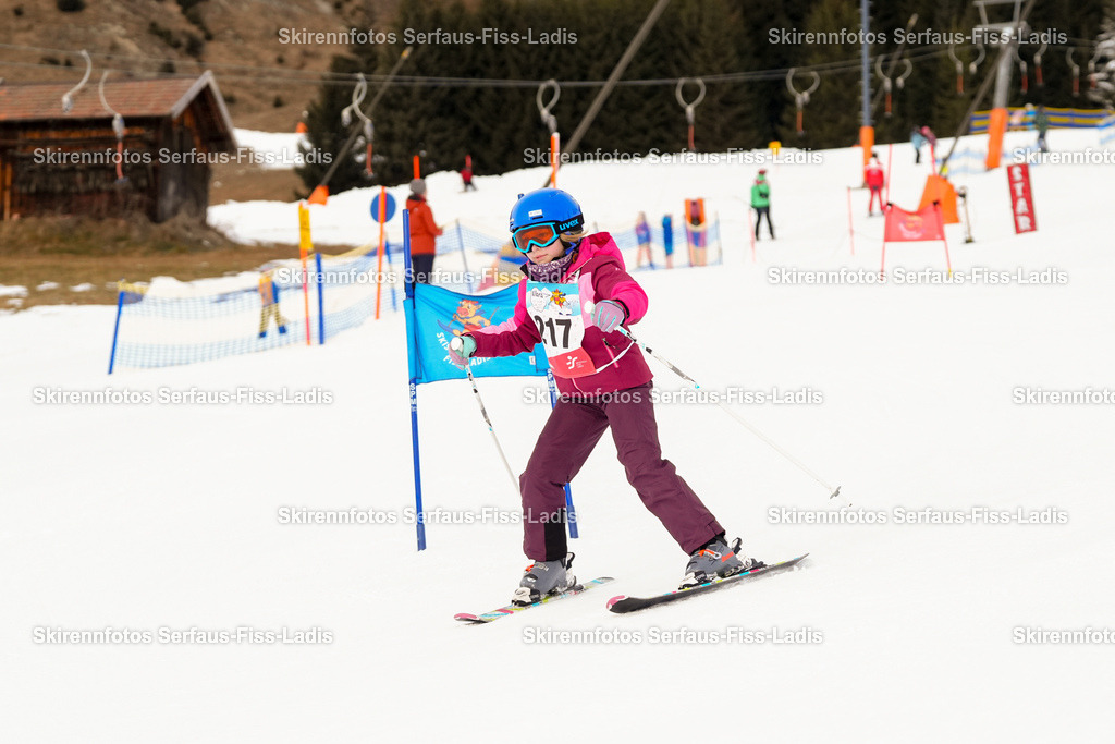 SRF_02.01.2026_0281 | Skirennfotos,Serfaus,Fiss,Ladis,Kinderskirennen,Winter,Tirol,Oberland,skirace,SFL,feelfree,weil wir's genießen,ski,Ski,skifahren,Sonnenplateau, - Realisiert mit Pictrs.com