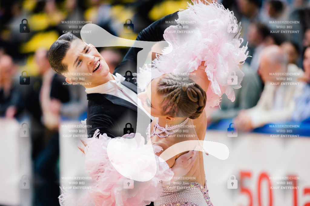 Hessen Tanzt WDSF International Open Standard 8th (32) Dmytrii Forostianov _ Helene Novalee Tilgert (Grün-Gold-Club Bremen)-2025-05-17-9655 | Webshop for digital downloads and prints of dance sport, event & show photographer Julian Link - Realisiert mit Pictrs.com