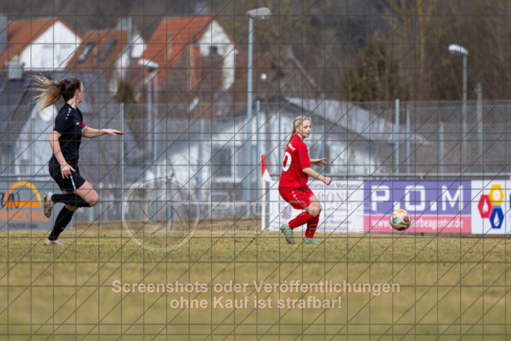 20250223_133954_0308 | #,1.FC Donzdorf (rot) vs. TSV Tettnang (schwarz), Fussball, Frauen-WFV-Pokal Achtelfinale, Saison 2024/2025, Rasenplatz Lautertal Stadion, Süßener Straße 16, 73072 Donzdorf, 23.02.2025 - 13:00 Uhr,Foto: PhotoPeet-Sportfotografie/Peter Harich