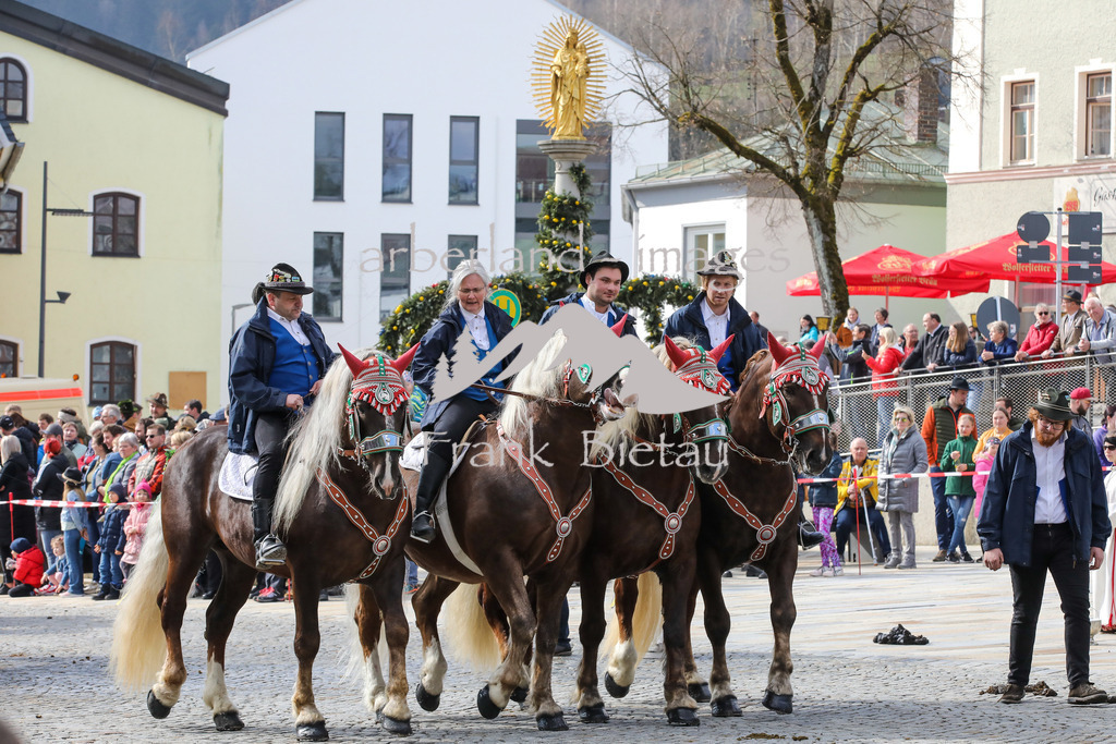 OE7A3793 | Traditionell findet am Ostermontag der Osterritt und der Flurumritt in der Stadt Regen statt