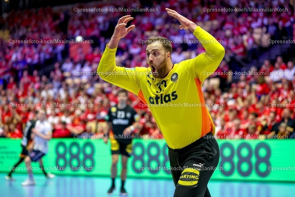 EHF24012603062 | 24.01.2026, Handball, Men's EHF EURO 2026, Deutschland - Norwegen, Jyske Bank Boxen in Herning, Dänemark, Main Round:  Andreas Wolff (Germany #33) gestikulierend auf dem Spielfeld  