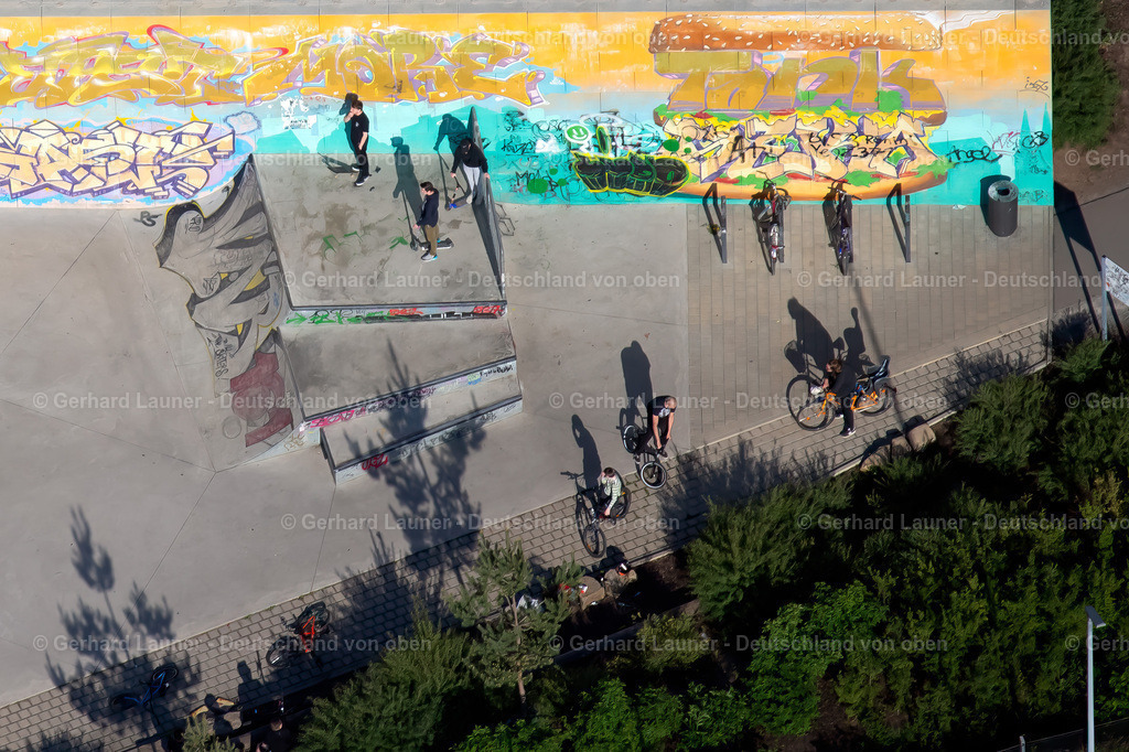 4025856 | ERFURT 06.05.2020 Streckenführung des Rad- Weges und der Skatebahn Skatepark Johannesfeld und Stadtteilpark Johannesfeld im Ortsteil Johannesvorstadt in Erfurt im Bundesland Thüringen, Deutschland. Weiterführende Informationen bei: DSGN CONCEPTS UG,  Fineline GmbH,  plandrei Landschaftsarchitektur GmbH. // Route of the cycle path and the skating rink Skatepark Johannesfeld in the district Johannesvorstadt in Erfurt in the state Thuringia, Germany. Further information at: DSGN CONCEPTS UG,  Fineline GmbH,  plandrei Landschaftsarchitektur GmbH. Foto: Gerhard Launer