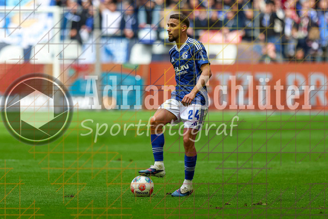 05.04.2026, GER, Fussball, Herren, 2. BL, Saison 2025/2026, FC Schalke 04 - Karlsruher SC | Adli Aouchiche (S04) in Aktion am Ball, Einzelaktion 