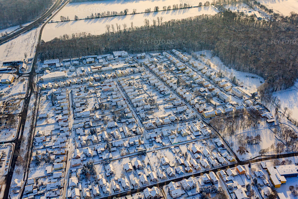 Luftbild: Siedlung im Winter bei Schnee in Kandel im Bundesland Rheinland-Pfalz in Deutschland. Foto: IMG_35936.jpg vom 18.12.2010 durch Werner Riehm/FLY-FOTO.de