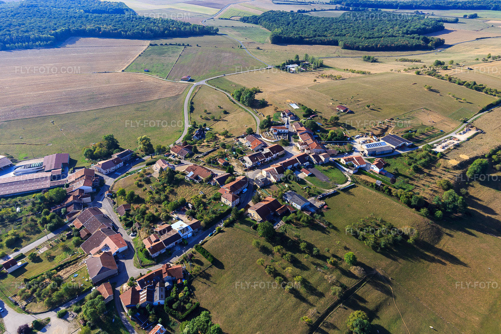 Aerial view: View of the town from the northwest in Saint-Paul in the state Vosges, France. – Photo: IMG_118521.jpg taken on 09/16/2019 by Werner Riehm/FLY-FOTO.com – Resolution of the original: 5472 x 3648 px