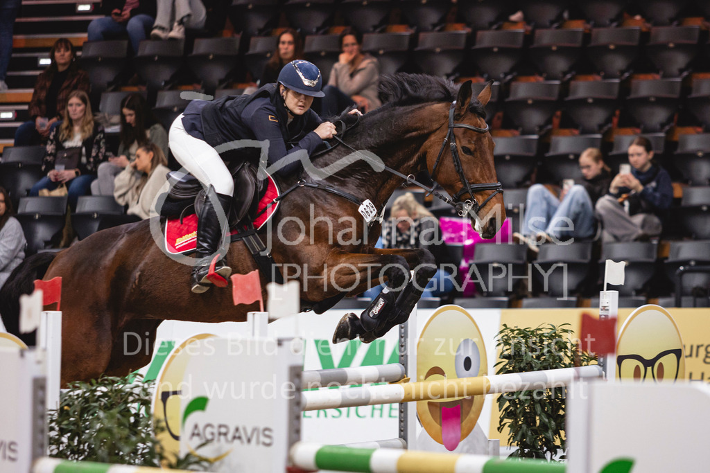 241102_Oldenburg_FinaleWaldbach-145 | Deine schönsten Turniermomente als professionelle Fotos! Entdecke hochwertige Pferdesport-Fotografie im Online-Shop. Jetzt Fotos finden & bestellen!