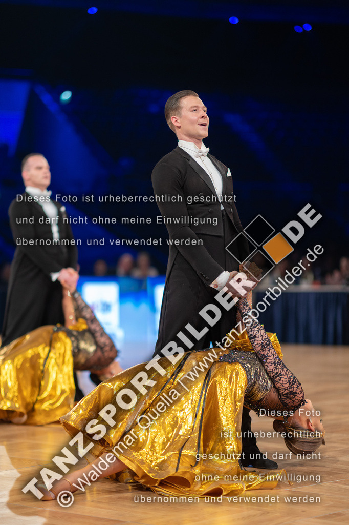 20251206-02717 | Hier finden Sie Tanz Bilder vom Latein und Standard Formationen tanzen. Sportbilder vom Tanzsport. Schöne Fotos und von Weltmeisterschaft, Europameisterschaft, Bundesliga, Regionalliga, Oberliga und Landesliga sowie von GOC Stuttgart, DanceComp, WM Bremen