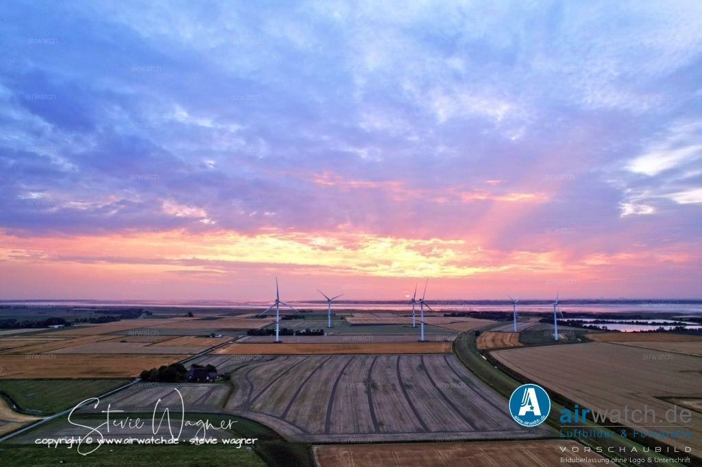 Windpark - Simonsberg | Entdecken Sie atemberaubende Luftbilder und Fotografien auf airwatch.de - Tauchen Sie ein in eine Welt voller faszinierender Aufnahmen aus der Vogelperspektive.