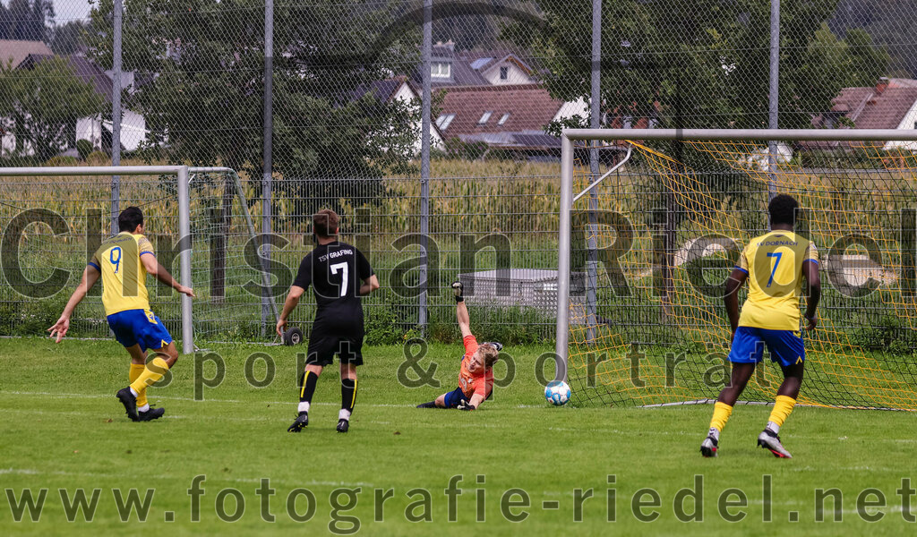 2023-09-03_054_TSV_Grafing_II_gegen_SV_Dornach_II | Grafing, Deutschland, 03.09.2023:
Fußball, A-Klasse 2023 / 2024, 3. Spieltag, TSV Grafing II gegen SV Dornach II, Endergebnis: 0:0

Shpend Avdullahi (SV Dornach, #9), Marcell Lazarus (TSV Grafing, #7), Torwart Konstantin Lanzl (TSV Grafing, #22), Baldwin Wilson (SV Dornach, #7)

Foto: Christian Riedel / fotografie-riedel.net