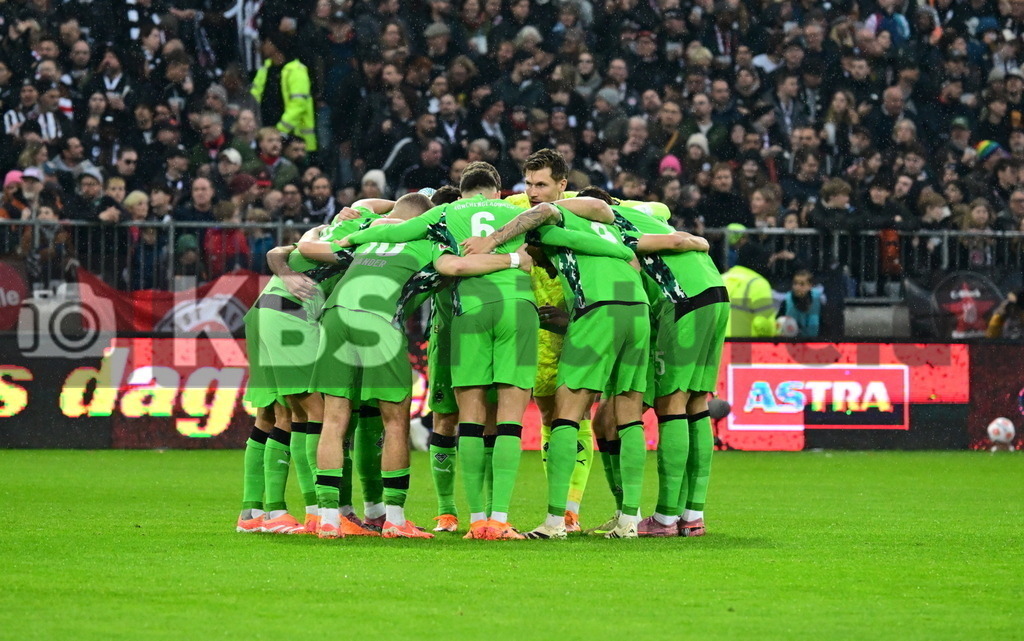 KBS Picture_FCStPauli-Gladbach_014 | Gladbacher Teamkreis ,Sportplatz :  Millerntor Stadion, - Realisiert mit Pictrs.com