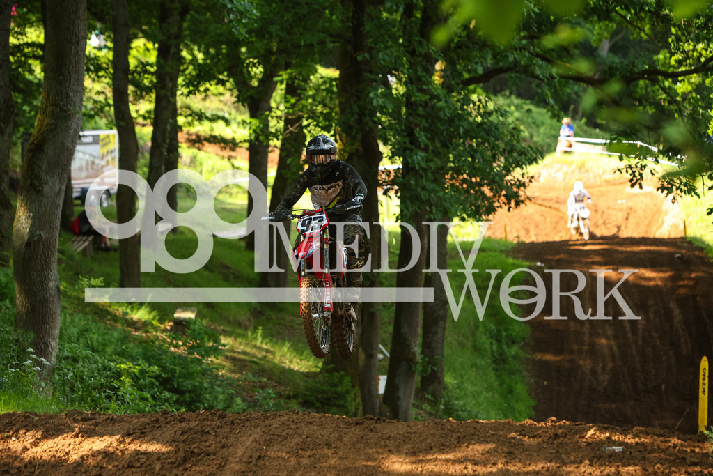 5E6A3443 | 989 MEDIAWORK
