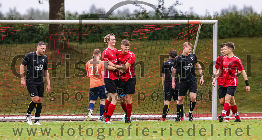 2023-08-27_034_TSV_Zorneding_II_gegen_TSV_Grafing_II | Zorneding, Deutschland, 27.08.2023:
Fußball, A-Klasse 2023 / 2024, 2. Spieltag, TSV Zorneding II gegen TSV Grafing II, Endergebnis: 5:1

Jubel nach dem 2:0 durch Felix Mühlhölzl (TSV Zorneding, #4)
Thomas Urban (TSV Grafing, #12), Felix Tieking (TSV Zorneding, #2), Felix Mühlhölzl (TSV Zorneding, #4), Leonhard Oswald (TSV Grafing, #4)

Foto: Christian Riedel / fotografie-riedel.net
