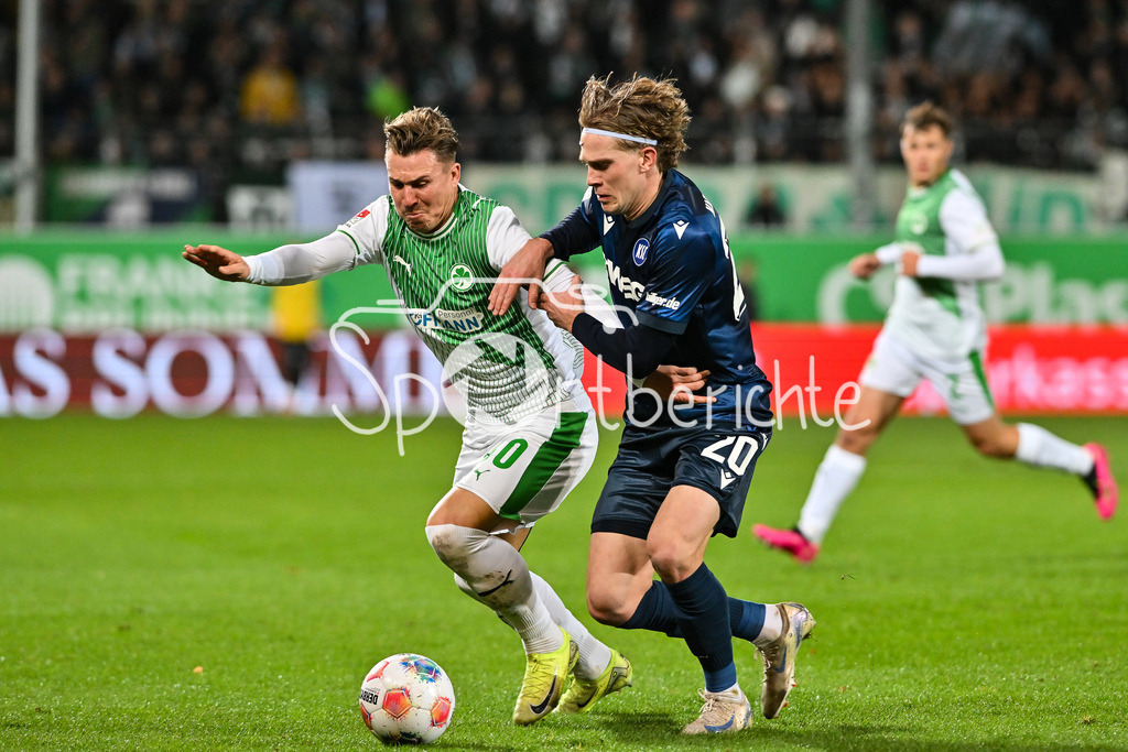 SpVgg Greuther Fürth - Karlsruher SC | FUERTH, GERMANY - OCTOBER 24: Felix KLAUS (SpVgg Greuther Fuerth 30) against David HEROLD (Karlsruher SC 20) during the 2. bundesliga match between SpVgg Greuther Fuerth vs. Karlsruher SC on matchday 10 at Sportpark Ronhof Thomas Sommer on October 24, 2025 in Fuerth, Germany / DFL REGULATIONS PROHIBIT ANY USE OF PHOTOGRAPHS AS IMAGE SEQUENCES AND/OR QUASI-VIDEO