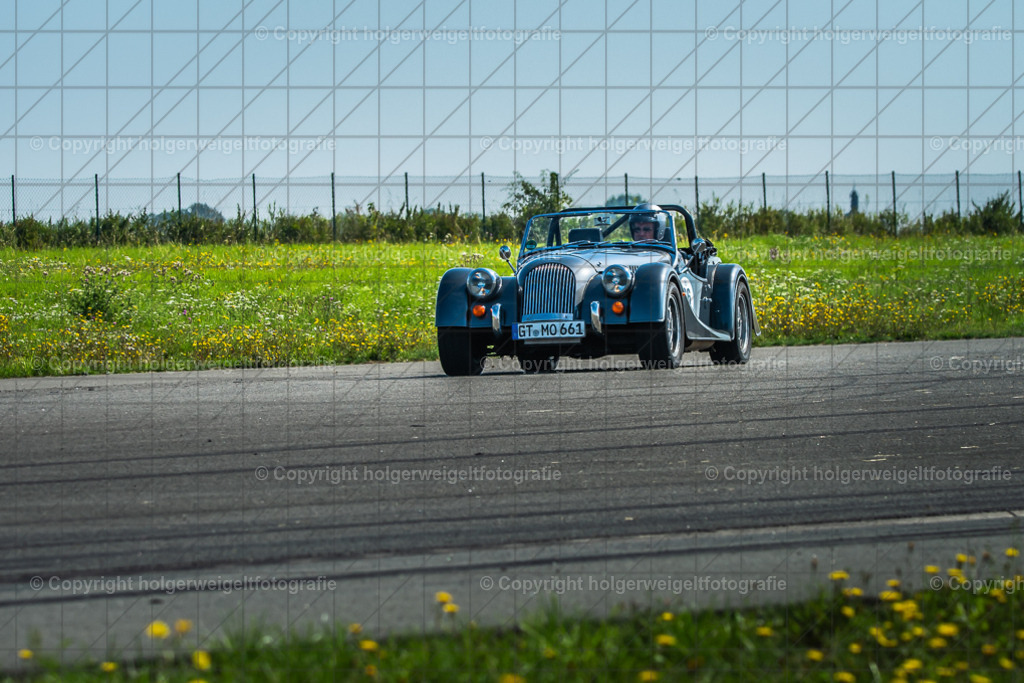Morgan | Foto vom 3. Classic Motor Weekend 18. - 20. August 2023 auf dem Flugplatz in Obermehler - Realisiert mit Pictrs.com