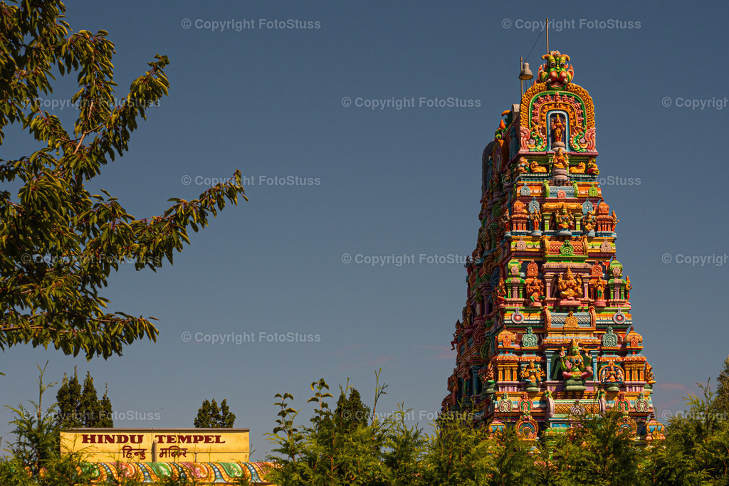 Hindutempel in Hamm Uentrop | Der Hindutempel in Hamm Uentrop im Ruhrgebiet ist Heimat einer der größten Hindugemeinden Europas und beeindruckt mit seiner bunten und detailverliebten Fassade. - Realisiert mit Pictrs.com