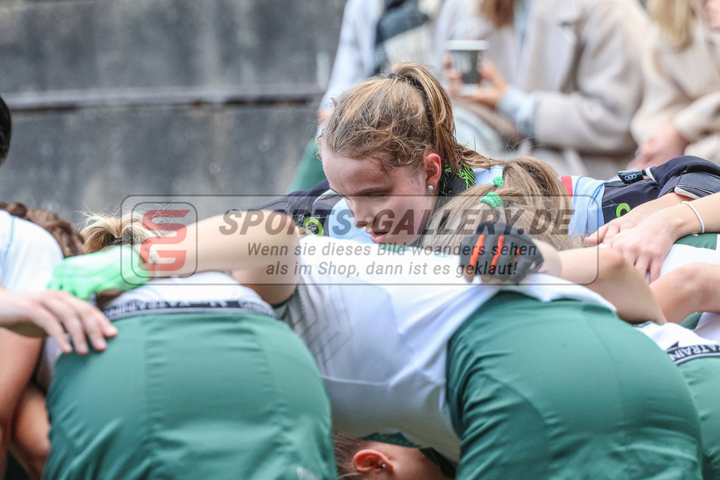 MJ_2022-09-25_HTCU-BHC-1 | Finja Stark (Uhlenhorst Mülheim #9), Uhlenhorst Mülheim - Berliner HC am 25.9.2022 im Waldstadion, Mülheim a. d. Ruhr