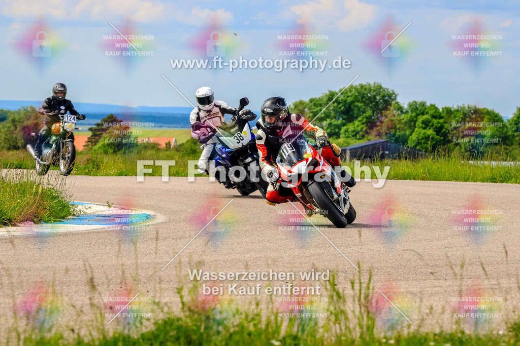 MotoTeam-0973 | Hier findet Ihr Bilder von Touristenfahrten auf der Nürburgring Nordschleife oder von anderen Veranstaltungen die ich besucht habe. Viel Spass beim Durch Schauen 