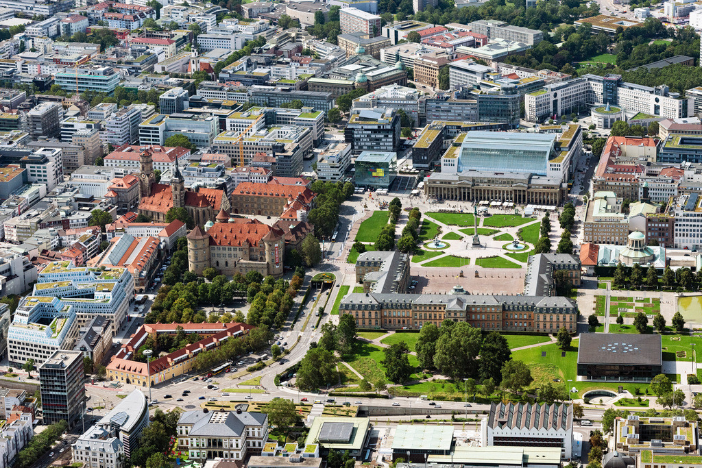 dr__0071709.jpg | STUTTGART 12.08.2021 Gebäudekomplex im Schloßpark von Schloß "Neues Schloss (Stuttgart)" am Schloßplatz in Stuttgart im Bundesland Baden-Württemberg, Deutschland. Weiterführende Informationen bei: Staatliche Schlösser und Gärten Baden-Württemberg - Zentrale,  Stuttgart-Marketing GmbH. // Building complex in the park of the castle "Neues Schloss (Stuttgart)" on Schlossplatz in Stuttgart in the state Baden-Wurttemberg, Germany. Further information at: Staatliche Schloesser und Gaerten Baden-Wuerttemberg - Zentrale,  Stuttgart-Marketing GmbH. Foto: Daniel Reiter