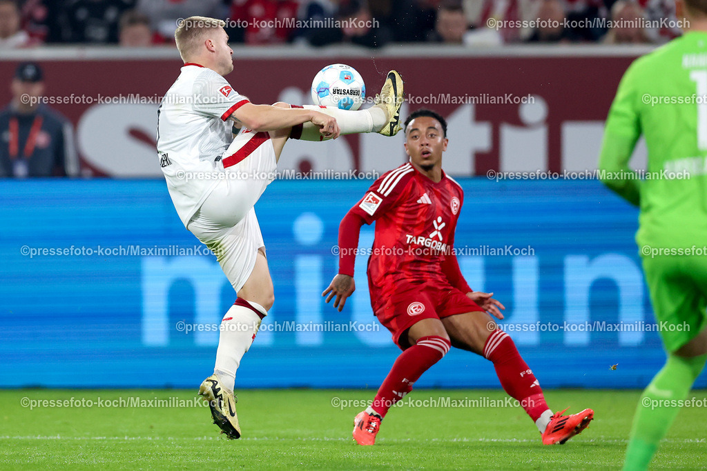 Due26102401047 | 26.10.2024, Fußball, Fortuna Düsseldorf - 1.FC Kaiserslautern, 2. Bundesliga, Merkur Spiel-Arena, Saison 2024 2025: Jean Zimmer (FCK #8) spielt den BallDFB regulations prohibit any use of photographs as image sequences and or quasi-video.