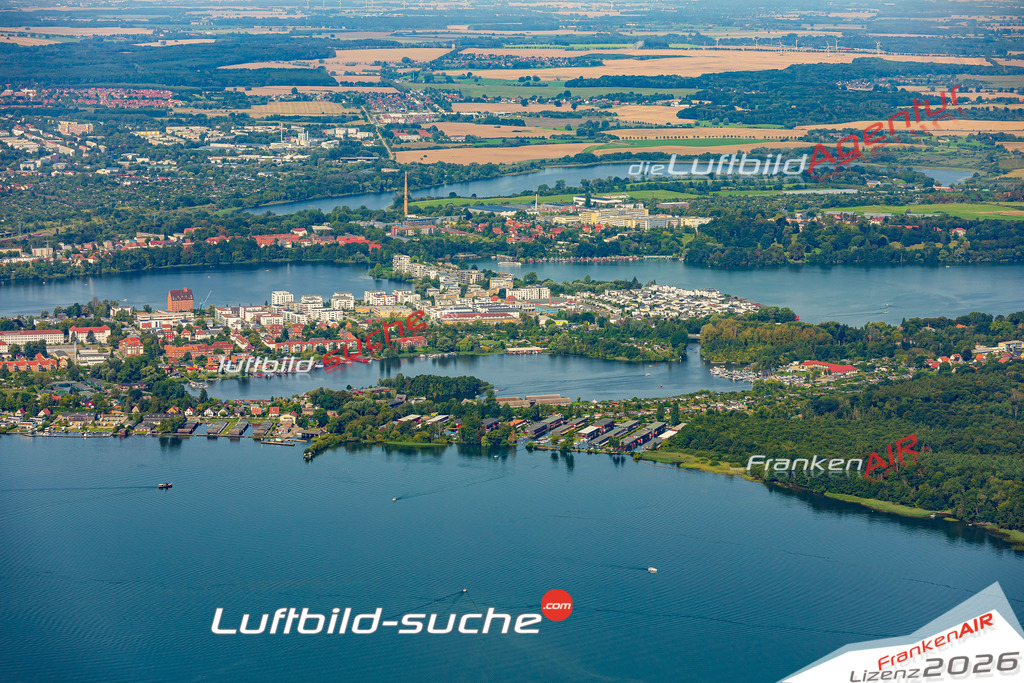 Neue Luftbildaufnahme der Stadt Schwerin - Das Luftbild wurde 2025 vom UL-Flugzeug heraus erstellt ( keine Drohnenaufnahme ) - Hochauflösende Luftaufnahme - für Wandbilder und großformatige Ausdrucke geeignet. Das besondere Geschenk!Hier alle&nbsp;Infos zur Lizenzierung der LuftaufnahmeWir fliegen auch dieses Jahr wieder in Ihre Region um Luftbilder zu erstellen.- Luftbild anfragen