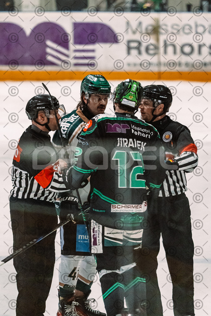 Alligators_vs_Erding_12_12_2025-076 | Höchstadt Alligators Fotogalerie: Eishockey-Action aus Franken. Professionelle Spielfotos, Portraits & Stadionbilder zum Download. Jetzt entdecken! - Realisiert mit Pictrs.com