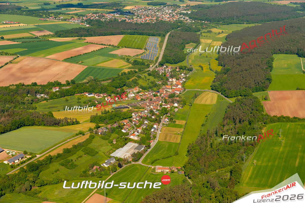 Das Luftbild zeigt : Kirchfembach Langenzenn - Die Luftaufnahme wurde 2024 vom UL-Flugzeug aus erstellt ( keine Drohne ) - Hochauflösende Luftaufnahme - Für grossformatige Ausdrucke geeignet. Die Geschenkidee !Mit Lizenz und Bildrechte bestellbar