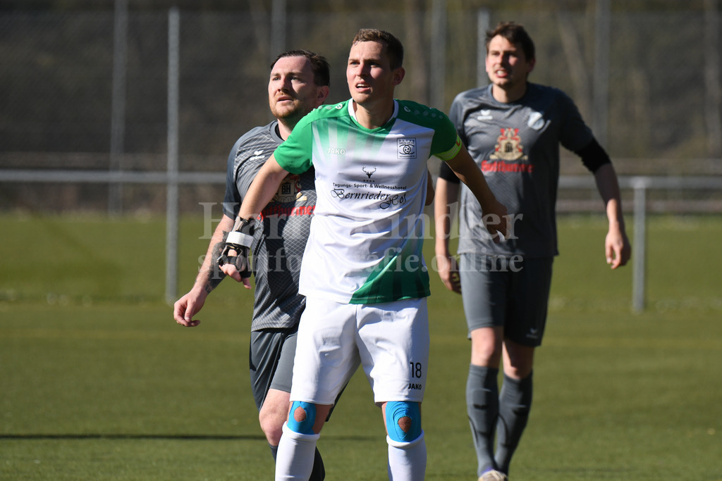 SpVgg GW Deggendorf : SV Hofkirchen | Doppeltorschütze Matthias Schaefer (SpVgg GW Deggendorf #18) - Realisiert mit Pictrs.com