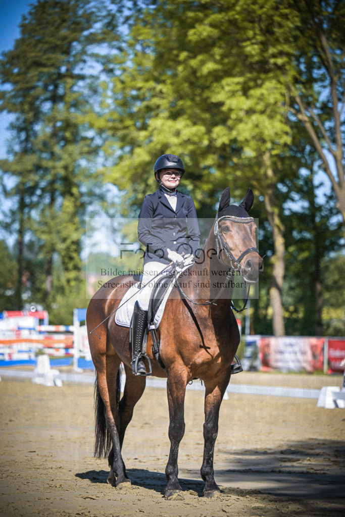 DOS_4477 | Entdecke hochwertige Reitturnierfotos von Foto Oger. Professionell, emotional und authentisch – jetzt Lieblingsmomente im Shop bestellen.Deutschlandweite Turnierfotografie. - Realisiert mit Pictrs.com