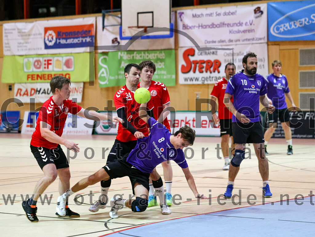 2022-11-12_027_SpVgg_Altenerding_III_gegen_TV_Altoetting_II | Erding, Deutschland, 12.11.2022:
Handball, Bezirksklasse Männer 2022 / 2023, 4. Spieltag, SpVgg Altenerding III gegen TV Altötting II, Endergebnis: 32:25

Christian Ecker (TV Altötting, #6), Johannes Resch (TV Altötting, #34), Tim Saalborn (SpVgg Altenerding, #8), Johannes Petershofer (TV Altötting, #44), Stefan Walter (SpVgg Altenerding, #10)

Foto: Christian Riedel / fotografie-riedel.net