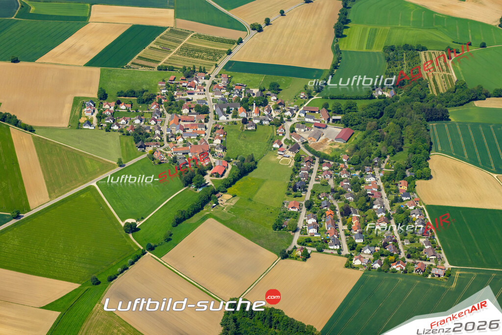 Das Luftbild zeigt Hausen Aindling - Die Luftaufnahme wurde 2023 vom UL-Flugzeug aus erstellt ( keine Drohne ) - Hochauflösende Luftaufnahme - Für grossformatige Ausdrucke geeignet. Die Geschenkidee !Mit Lizenz und Bildrechte bestellbar
