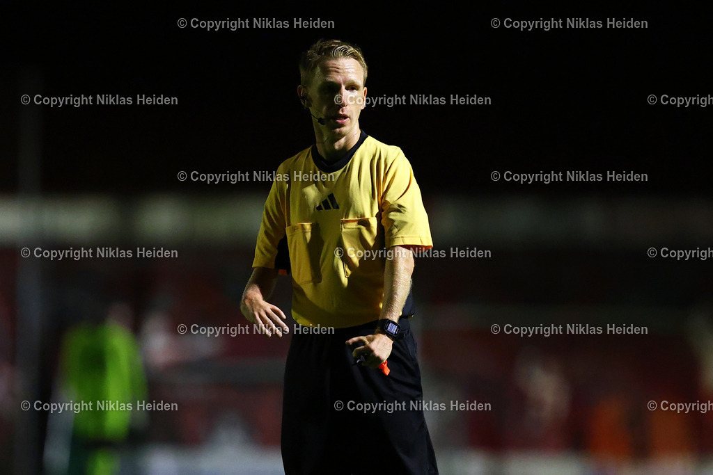NH_EimsbüttelerTV_TSVBuchholz08_OberligaHamburg_10102025 | Björn Lassen (Schiedsrichter)Fußball I Herren I Gamesright Oberliga Hamburg I Saison 2025-2026  I 12. Spieltag I Eimsbütteler TV - TSV Buchholz 08 I 10.10.2025 I Sportzentrum Hoheluft