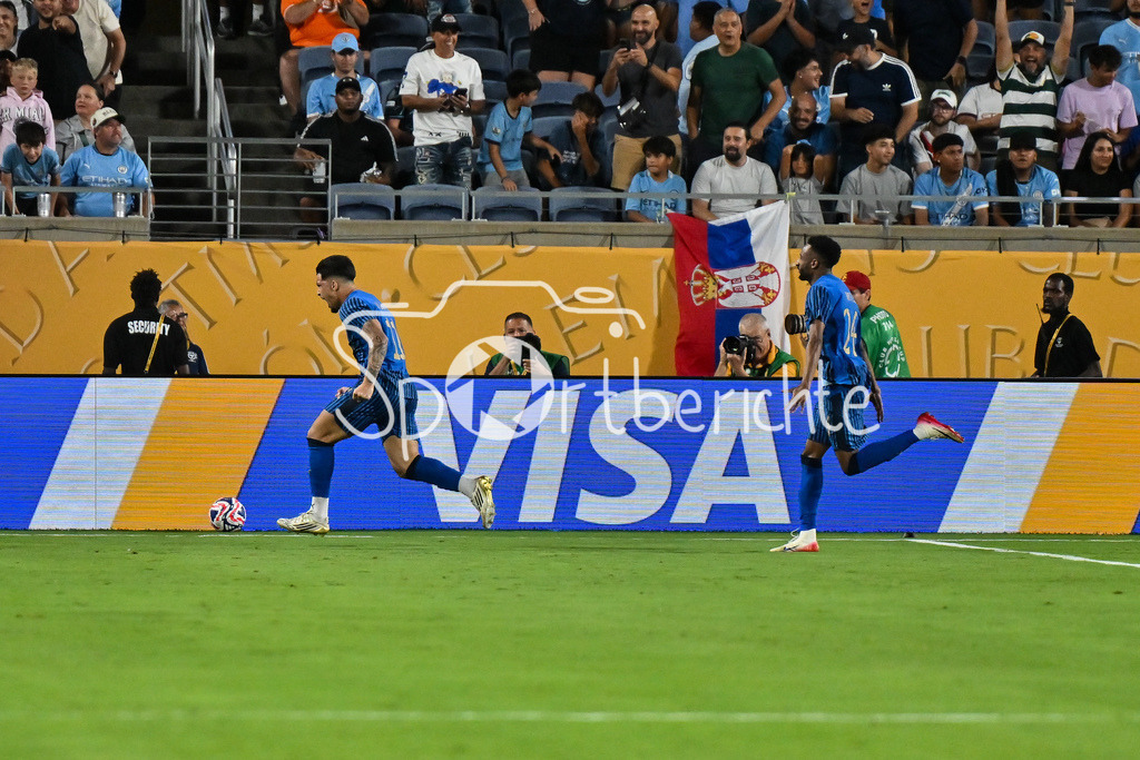Manchester City - Al-Hilal SFC | Jubel von Al-Hilal nach dem Treffer zum 1-1 Ausgleich durch Marcos LEONARDO (Al-Hilal 11) / Tor / Torschuetze / Freude / Happy / FIFA Club World Cup: Manchester City - Al-Hilal SFC, Camping World Stadium am 30.06.2025 / NOT FOR SALE IN USA
