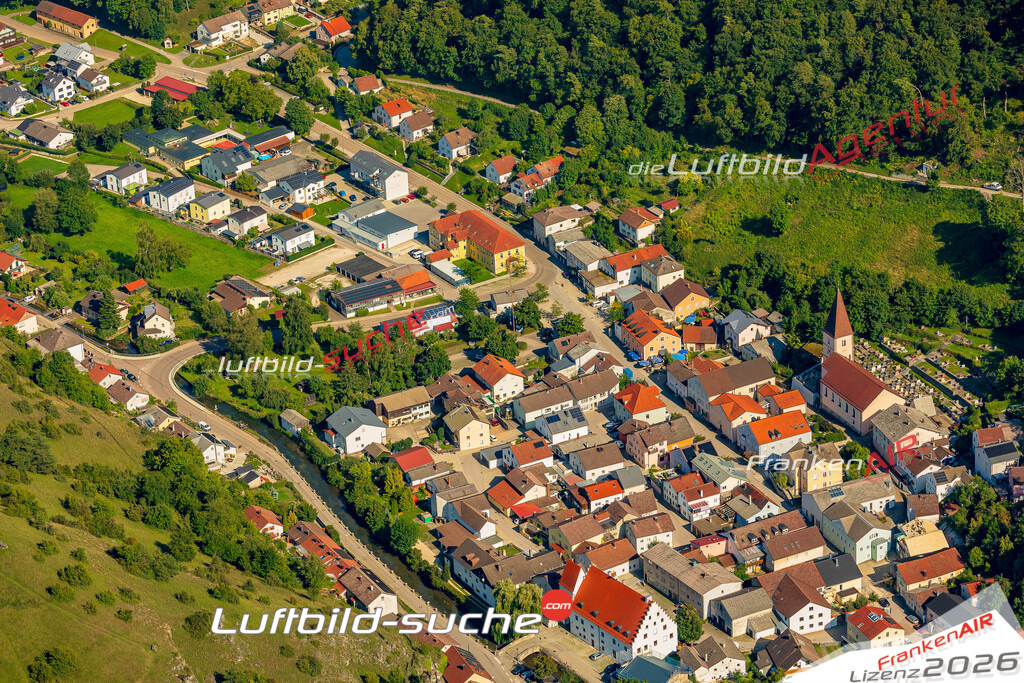 Schrägluftbild  Lichtenberg  Mörnsheim - Das Luftbild wurde 2025 vom UL-Flugzeug heraus erstellt ( keine Drohne ) - Hochauflösende Luftaufnahme -Nicht vergleichbar mit Google Maps oder Satelittenbilder- Die Geschenkidee !Mit Lizenz und Bildrechte bestellbar