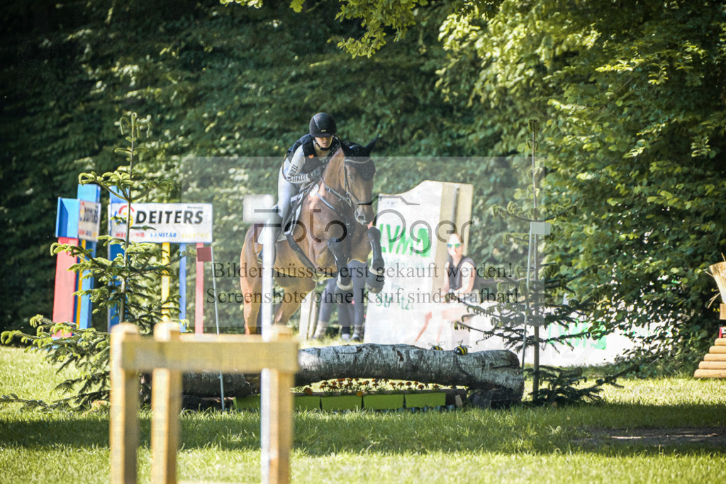 DOS_9316 | Entdecke hochwertige Reitturnierfotos von Foto Oger. Professionell, emotional und authentisch – jetzt Lieblingsmomente im Shop bestellen.Deutschlandweite Turnierfotografie. - Realisiert mit Pictrs.com