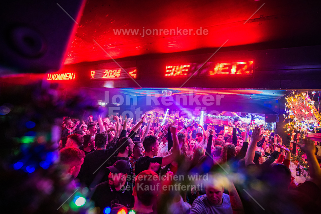 26-11-2024-RUDOLPHS-SCHLITTENBAR-LEIPZIG-LEIPZIG-COPYRIGHT-JON-RENKER-BILD-0061 | Erleben Sie unvergessliche Momente mit unserem professionellen Eventfotografen. Wir fangen Emotionen und Höhepunkte Ihrer Veranstaltung ein – von Festivals über Firmenfeiern bis zu Jubiläen. Vertrauen Sie auf kreative Perspektiven und hochwertige Bilder.  - Realisiert mit Pictrs.com