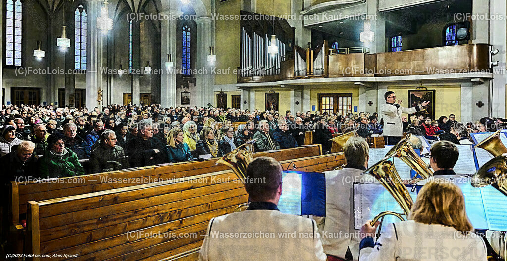 ALP4601_Wieselburger Brauereikapelle_Konzert | (C)FotoLois.com, Alois Spandl, WEIHNACHTSKONZERT der Betriebsmusikkapelle der Brauerei Wieselburg in der Pfarrkirche, durch´s Programm führte Pfarrer Daniel Kostrzycki, anschließende Verköstigung durch die Landjugend Wieselburg, Fr 8. Dez. 2023.