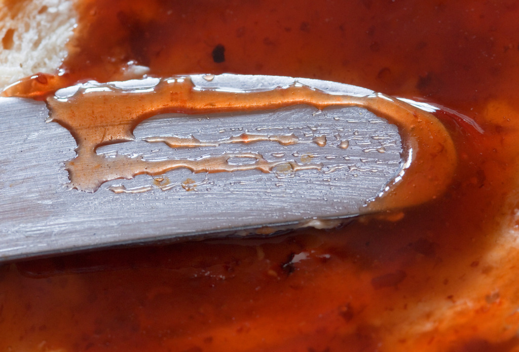 Messer auf Marmeladebrot | Wien, Austria - February 27, 2007: Messer auf Marmeladebrot. - Realisiert mit Pictrs.com