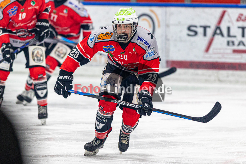 TSV Peißenberg Miners vs ESC Dorfen Eispiraten | Eishockey Bayernliga 2023/2024, TSV Peißenberg Miners vs ESC Dorfen Eispiraten, 20231229,
Denis DEGENSTEIN (Miners 28) in Aktion,
2023-12-29 in Peißenberg (Eisstadion)
28 Denis DEGENSTEIN (Miners 28)
Copyright: WolfgangxLindner foto-lindner.de