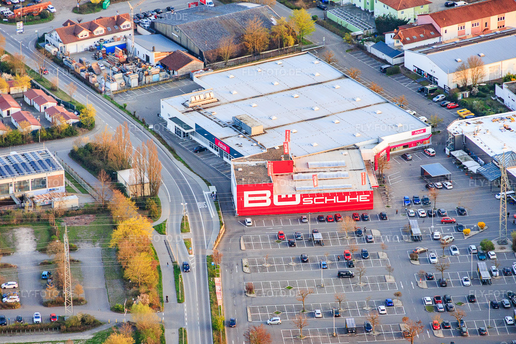 Luftbild: Gewerbegebiet Süd mit Edeka Stiegler und BÖ Schuhe & Fashion in Mutterstadt im Bundesland Rheinland-Pfalz in Deutschland. Foto: IMG_153850.jpg vom 23.03.2026 durch Werner Riehm/FLY-FOTO.deAuflösung des Originals: 5780 x 3853 pxMUTTERSTADTWWW.EDEKA-STIEGLER.DE
