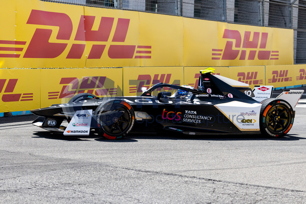 Trainproduction-20230715-0033 | ROME, ITALY,15.Jul.23 - MOTORSPORTS, FORMULA E - Hankook Rome E-Prix, Circuito Cittadino dell-EUR. Image shows Sam Bird (GBR / Jaguar).  Photo: Trainproduction / Matthias Trinkl