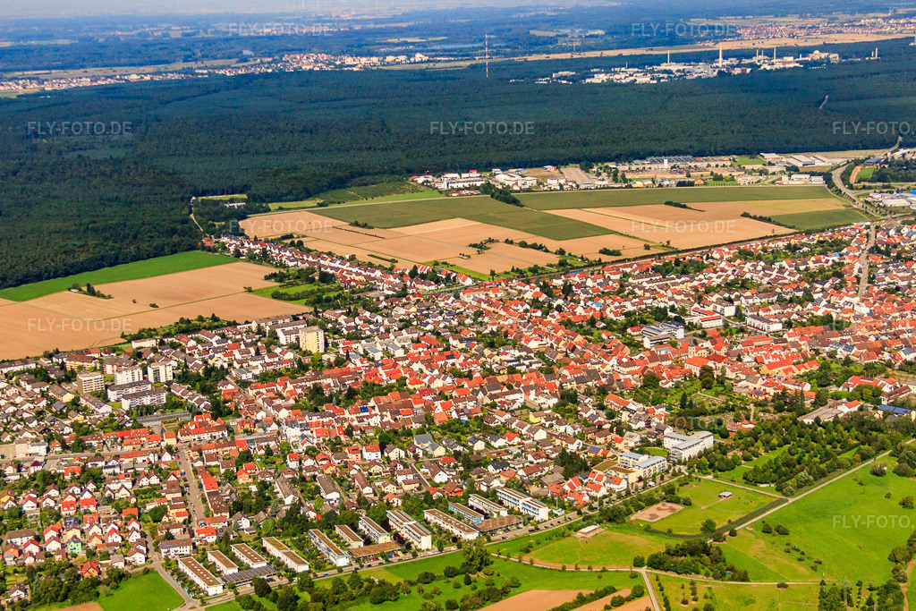 Luftbild: Ortsansicht von Südosten im Ortsteil Blankenloch in Stutensee im Bundesland Baden-Württemberg in Deutschland. Foto: IMG_33435.jpg vom 05.09.2010 durch Werner Riehm/FLY-FOTO.deAuflösung des Originals: 4203 x 2802 px