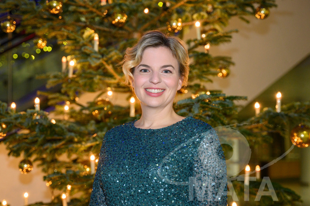 _DWA1267 | Katharina Schulze bei '30 Jahre Sternstunden-Gala 2023' in der Frankenhalle. Nürnberg, 15.12.2023 - Realisiert mit Pictrs.com