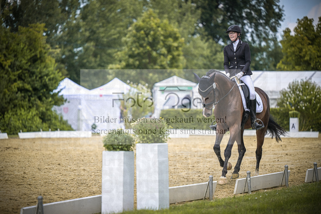 DOS_3493 | Entdecke hochwertige Reitturnierfotos von Foto Oger. Professionell, emotional und authentisch – jetzt Lieblingsmomente im Shop bestellen.Deutschlandweite Turnierfotografie. - Realisiert mit Pictrs.com