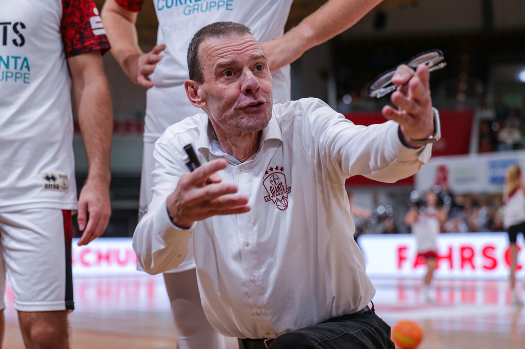BAYER GIANTS vs VfL Sparkassenstars Bochum-98 | Fotos von Basketballspielen aus dem Raum NRW fotografiert von Gero Mueller-Laschet und Daniel Schaefer - Realisiert mit Pictrs.com