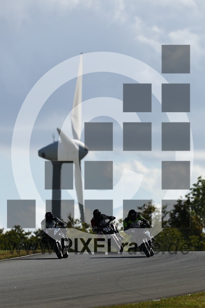 0216-20250915_00866 | Schöne Erinnerungen an spannende Momente - das festzuhalten ist unser Job. PIXELrace.de ist seit 2003 auf den Rennstrecken Europas unterwegs um die Action draußen beim Fahren und die wunderbare Stimmung imm Fahrerlager für euch einzufangen.