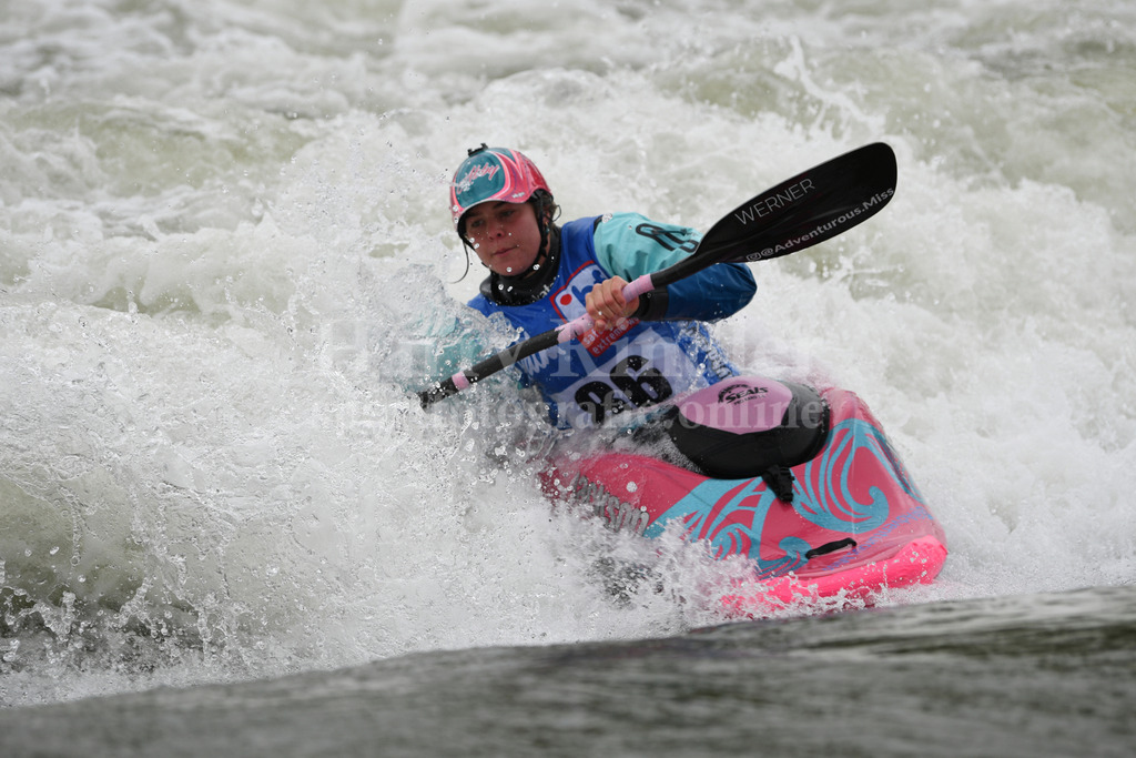 ICF CANOE FREESTYLE WORLD CUP 1 / PLATTLING | 2024 ICF CANOE FREESTYLE WORLD CUP 1 / PLATTLINGWomen's Kayak SurfaceAbby HOLCOMBE (United States) #86 - Realisiert mit Pictrs.com