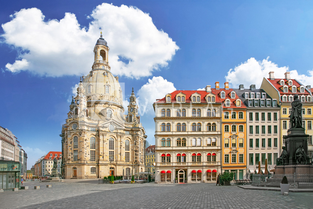 Frauenkirche-Neumarkt-FOCO4979_2 | Blick auf das Wahrzeichen der Stadt Dresden, die Frauenkirche auf dem Neumarkt - Realisiert mit Pictrs.com